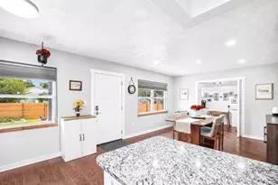 626 Laura Ln, Dunedin, FL 34698 - Photo 2