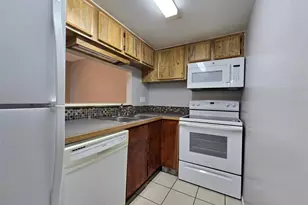 7186 E Bank Dr, Tampa, FL 33617 - Photo 8