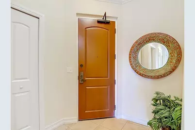 13941 Clubhouse Drive #304, Tampa, FL 33618 - Photo 2