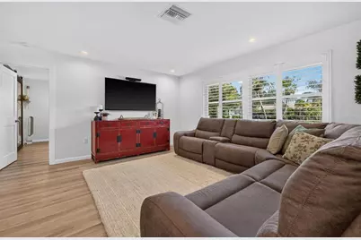 1743 Delaware Avenue NE, Saint Petersburg, FL 33703 - Photo 8