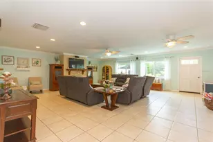 12231 Kelly Ln, Thonotosassa, FL 33592 - Photo 10