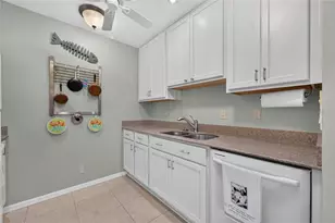 401 De Grasse Pl, Sun City Center, FL 33573 - Photo 12
