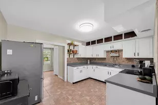 12812 Lake Dr, Largo, FL 33774 - Photo 12
