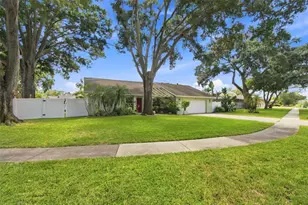 157 Foxcroft Dr E, Palm Harbor, FL 34683 - Photo 4