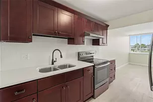 4720 Locust St NE, Saint Petersburg, FL 33703 - Photo 8