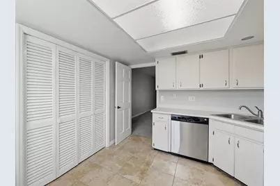 10342 Carrollwood Lane #168, Tampa, FL 33618 - Photo 8