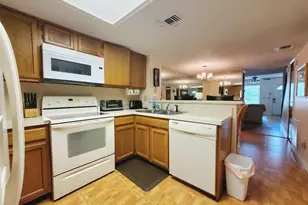 8724 Cobbler Pl, Tampa, FL 33615 - Photo 8