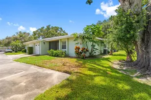 2833 Orange Tree Cir N, Palm Harbor, FL 34684 - Photo 2
