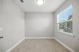 2519 W Hiawatha St, Tampa, FL 33614 - Photo 14