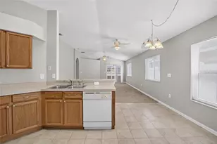 535 Scarlet Maple Ct, Plant City, FL 33563 - Photo 8