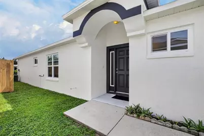 535 Scarlet Maple Court, Plant City, FL 33563 - Photo 2