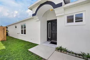 535 Scarlet Maple Ct, Plant City, FL 33563 - Photo 2