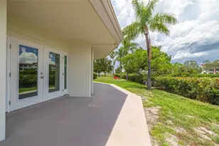 4550 Overlook Dr NE, Saint Petersburg, FL 33703 - Photo 30