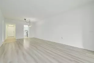 4550 Overlook Dr NE, Saint Petersburg, FL 33703 - Photo 10