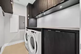 100 1st Ave N, Saint Petersburg, FL 33701 - Photo 32