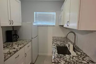 1213 Benedict Ct, Sarasota, FL 34237 - Photo 12