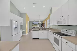 10303 Tarragon Dr, Riverview, FL 33569 - Photo 12