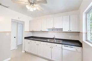 1522 Tilsen Dr, Tampa, FL 33612 - Photo 4