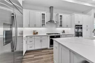1071 Seagrape Dr, Ruskin, FL 33570 - Photo 8