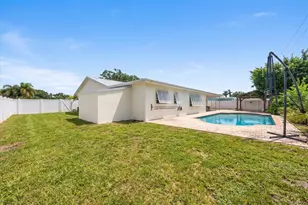 10928 118th St, Seminole, FL 33778 - Photo 12