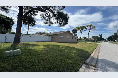 2695 58th Terrace S, Saint Petersburg, FL 33712 - Photo 4