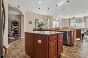 1430 Beaconsfield Dr, Wesley Chapel, FL 33543 - Photo 10