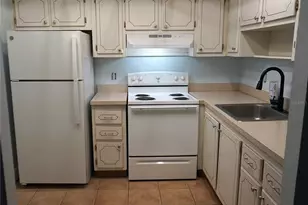 201 Bedford Trail, Sun City Center, FL 33573 - Photo 8