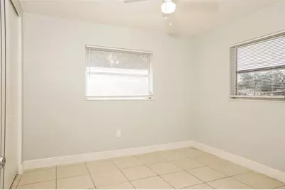 3816 Melgert Lane, Sarasota, FL 34235 - Photo 10
