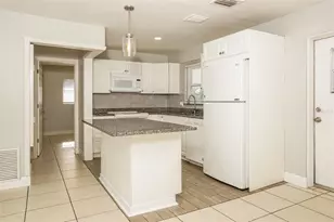 3816 Melgert Ln, Sarasota, FL 34235 - Photo 6
