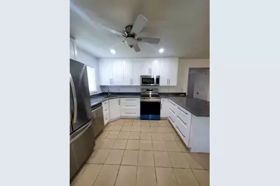 1020 70th Street N, Saint Petersburg, FL 33710 - Photo 4