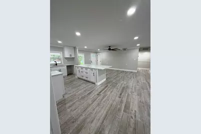 8715 Driftwood Drive, Tampa, FL 33615 - Photo 6