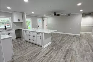 8715 Driftwood Dr, Tampa, FL 33615 - Photo 6