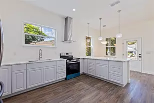 802 18th St S, Saint Petersburg, FL 33712 - Photo 8