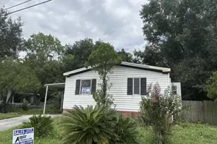 1242 Sea Oats Cir E, Lakeland, FL 33815 - Photo 1