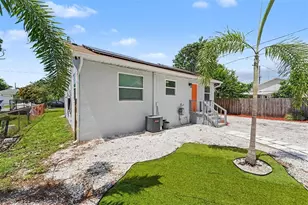 5709 35th St N, Saint Petersburg, FL 33714 - Photo 6