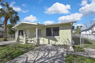 12527 1st Isle, Hudson, FL 34667 - Photo 2