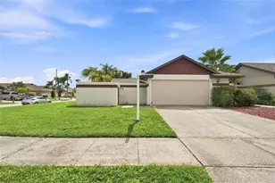 10836 Venice Cir, Tampa, FL 33635 - Photo 2