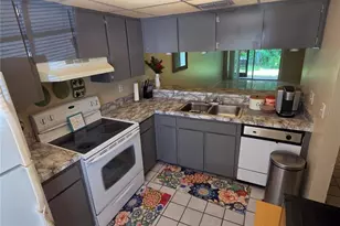 7249 Parkside Villas Dr N, Saint Petersburg, FL 33709 - Photo 10