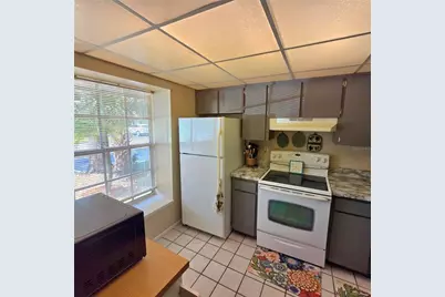 7249 Parkside Villas Drive N, Saint Petersburg, FL 33709 - Photo 8