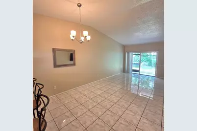 7249 Parkside Villas Drive N, Saint Petersburg, FL 33709 - Photo 4