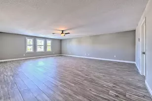 911 Seagrape Dr, Ruskin, FL 33570 - Photo 26