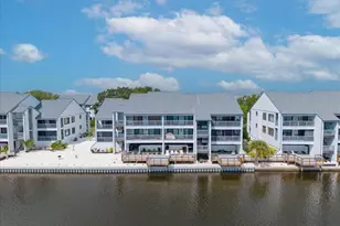 817 B Bahia Del Sol Dr, Ruskin, FL 33570 - Photo 2