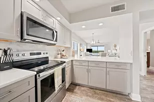 817 B Bahia Del Sol Dr, Ruskin, FL 33570 - Photo 12