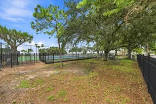 817 B Bahia Del Sol Dr, Ruskin, FL 33570 - Photo 38