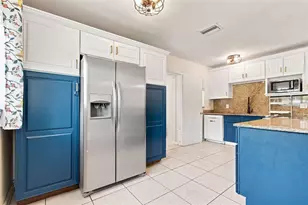 2002 E Hamilton Ave, Tampa, FL 33610 - Photo 8