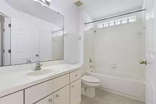 7408 Oxford Garden Cir, Apollo Beach, FL 33572 - Photo 18