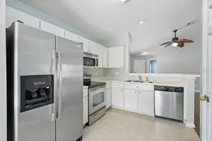 7408 Oxford Garden Cir, Apollo Beach, FL 33572 - Photo 10