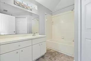 7408 Oxford Garden Cir, Apollo Beach, FL 33572 - Photo 14
