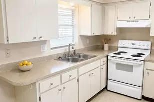 5222 Bogdonoff Dr, Seffner, FL 33584 - Photo 6