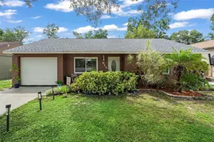 612 E Spruce St, Tarpon Springs, FL 34689 - Photo 1